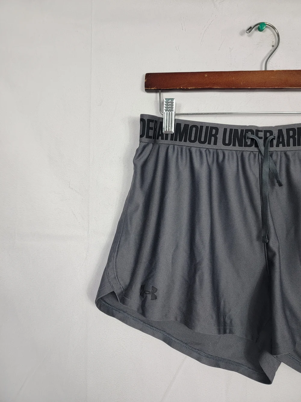 Large Under Armour Women's Grey Performance Running Shorts